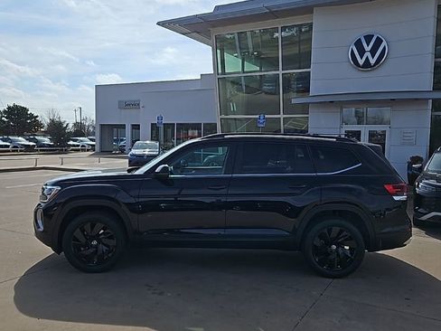 New 2026 Volkswagen Atlas SE FWD image 8