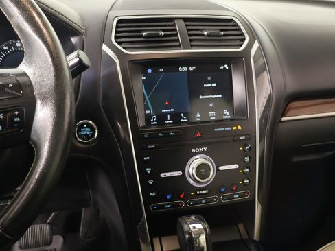 Used 2019 Ford Explorer Platinum AWD/4WD image 5