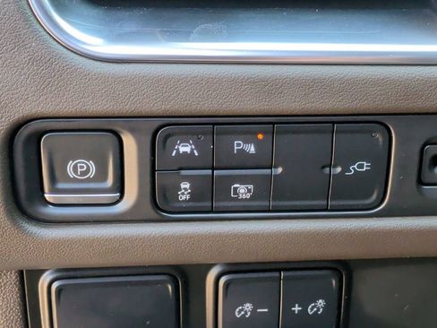 Used 2022 Chevrolet Tahoe LT w/ Luxury Package RWD image 16