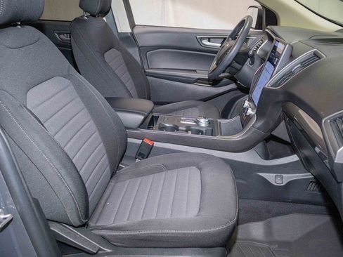 Used 2021 Ford Edge SE image 16
