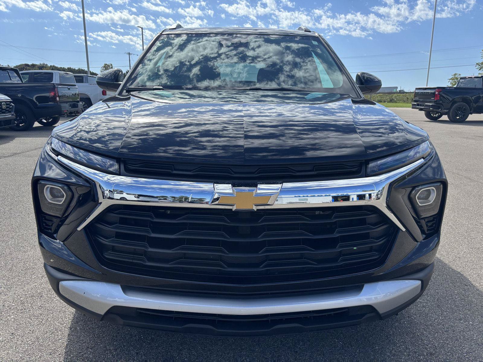Used 2024 Chevrolet TrailBlazer LT w/ Driver Confidence Package FWD image 8