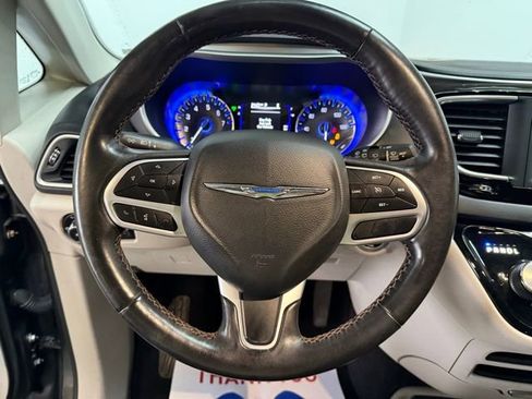 Used 2020 Chrysler Pacifica Touring w/ Cold Weather Group image 23