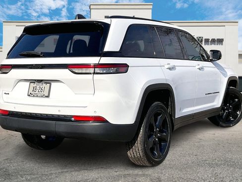Certified 2023 Jeep Grand Cherokee Altitude image 2
