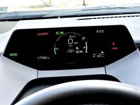Used 2025 Toyota Prius Plug-In Hybrid FWD image 24