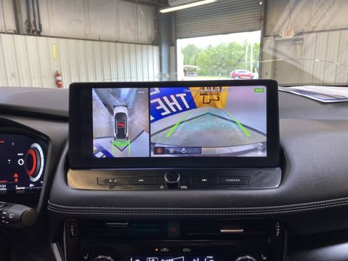 Used 2025 Nissan Rogue SL w/ Tech Package FWD image 43