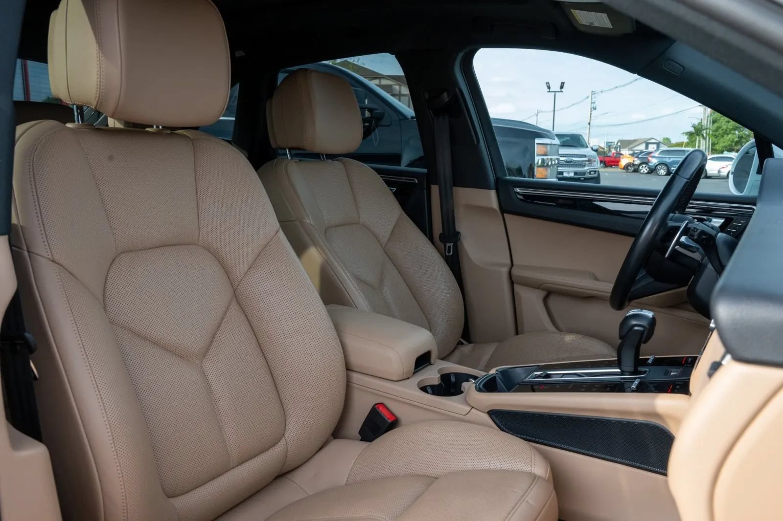 Used 2024 Porsche Macan w/ Premium Plus Package AWD/4WD image 40