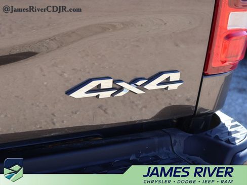 Used 2022 RAM 2500 Big Horn w/ Level C Equiment Group image 18