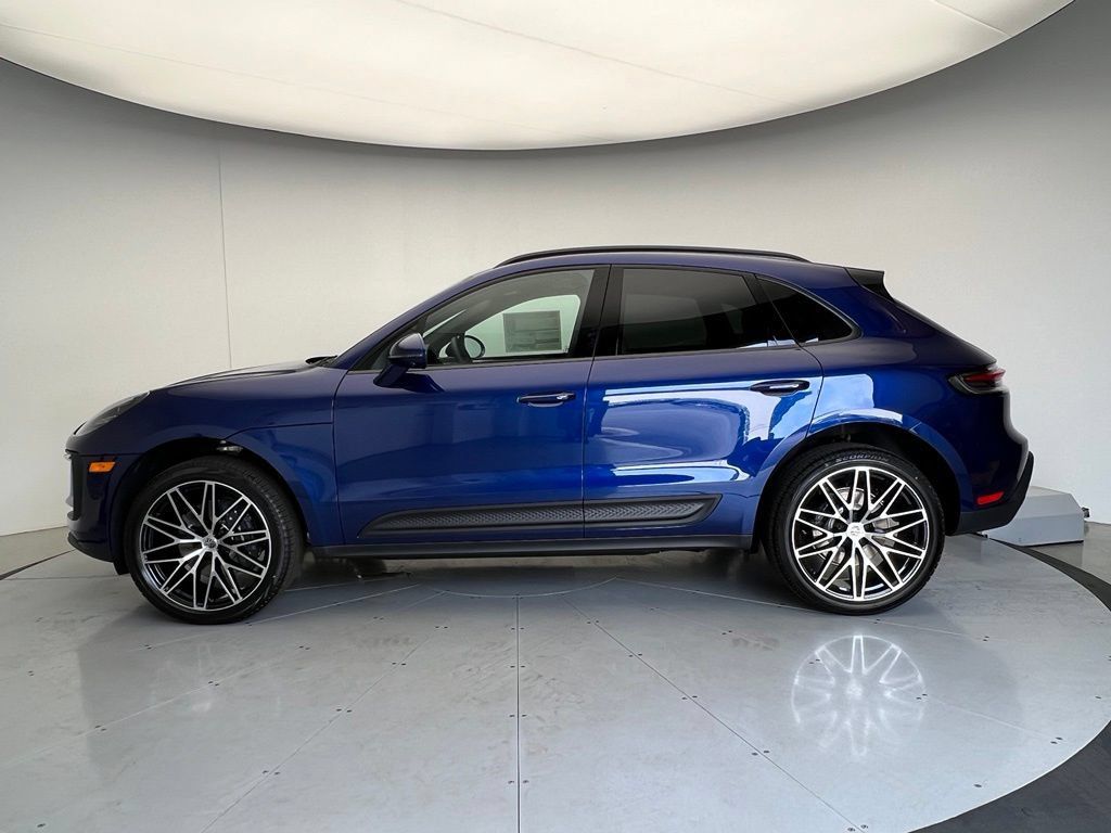 Used 2026 Porsche Macan AWD/4WD image 2