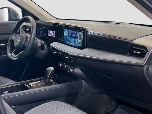 Used 2025 Nissan Kicks SV FWD image 24