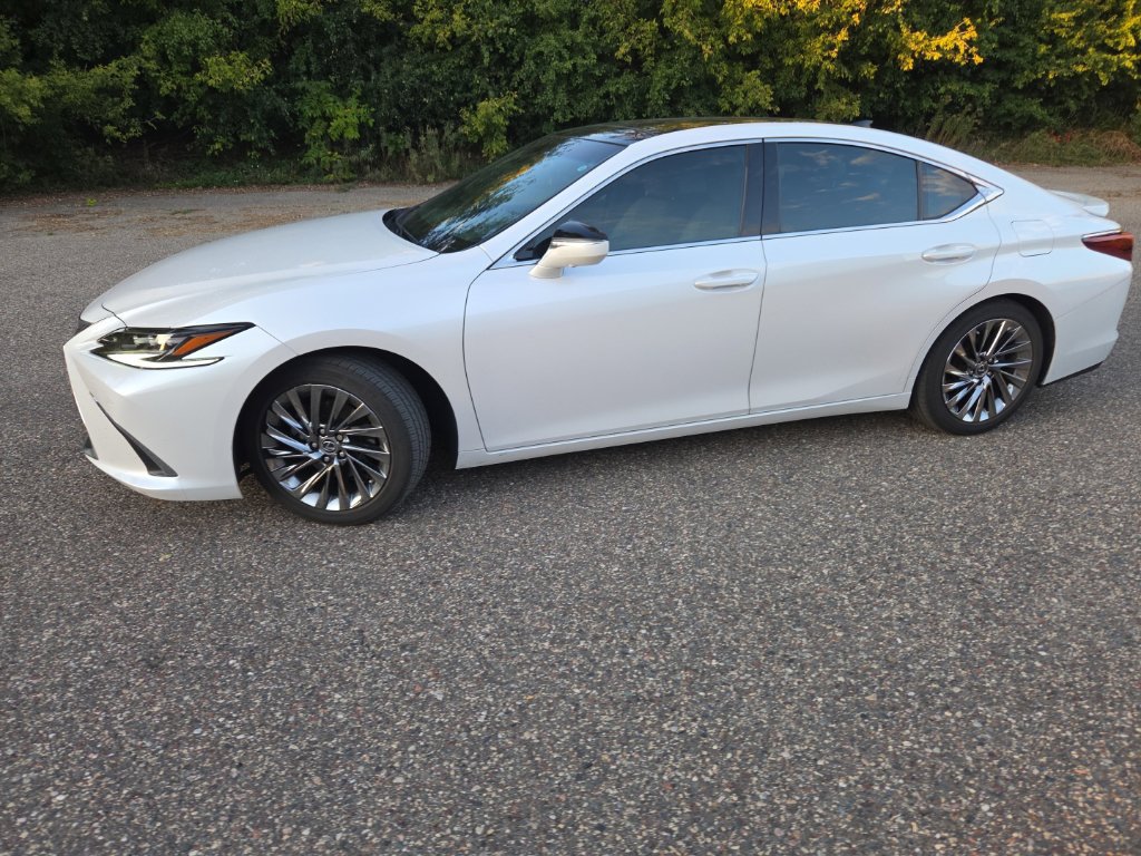 Used 2025 Lexus ES 350 Ultra Luxury w/ Accessory Package (Z1) FWD image 3