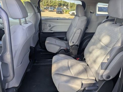 Used 2024 Toyota Sienna LE w/ LE Plus Package image 27