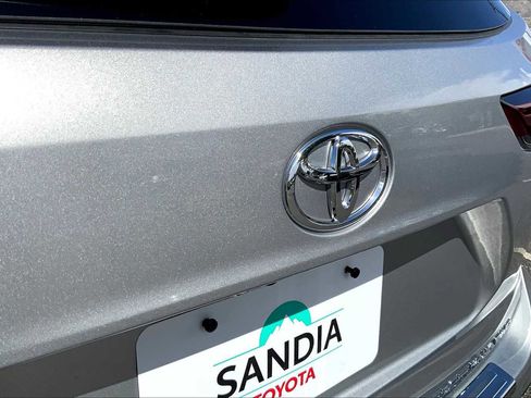 Used 2025 Toyota Highlander Platinum image 27