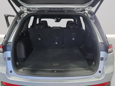 Used 2024 Jeep Grand Cherokee Altitude image 23