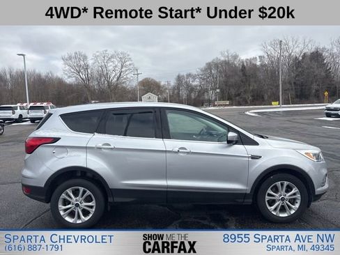 Used 2019 Ford Escape SE image 2