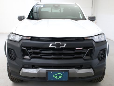 Certified 2025 Chevrolet Colorado Trail Boss AWD/4WD image 2