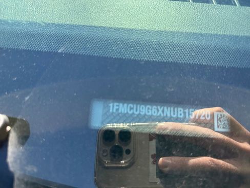 Used 2022 Ford Escape SE w/ SE Sport Appearance Package image 31