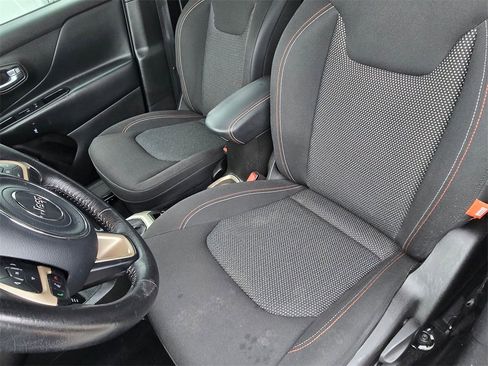 Used 2016 Jeep Renegade 75th Anniversary image 23
