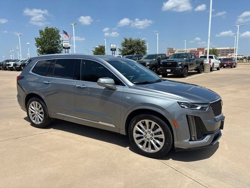 Used 2022 Cadillac XT6 Premium Luxury w/ Technology Package FWD image 5