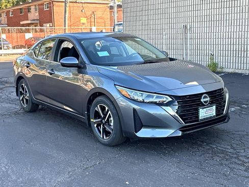 New 2025 Nissan Sentra SV image 3