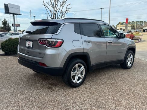 Used 2023 Jeep Compass Latitude image 8