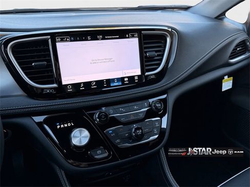 New 2026 Chrysler Pacifica Limited image 13