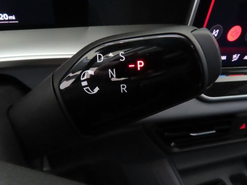 New 2026 Volkswagen Tiguan SE FWD image 15