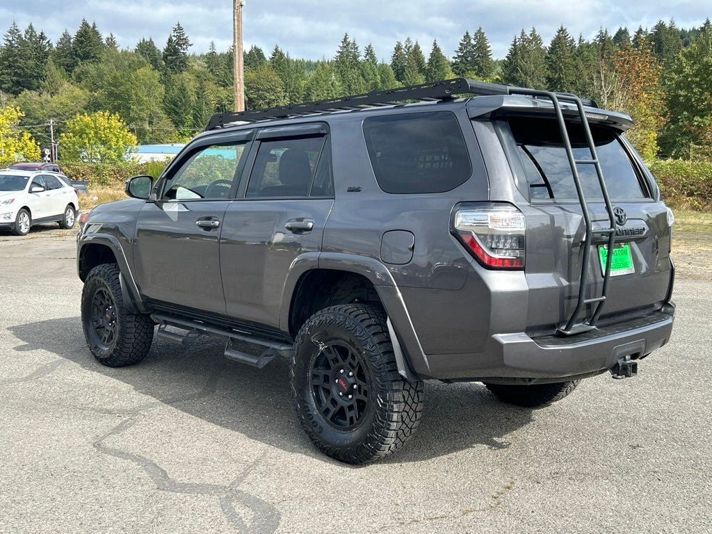 Used 2018 Toyota 4Runner SR5 AWD/4WD image 9