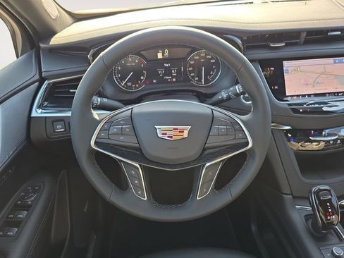 Used 2025 Cadillac XT5 Premium Luxury AWD/4WD image 12
