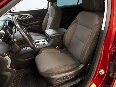 Used 2018 Chevrolet Traverse LT image 3