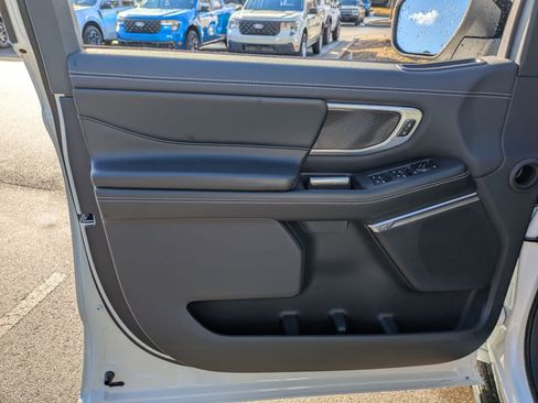 New 2025 Ford Expedition Platinum w/ Stealth Appearance Package image 15