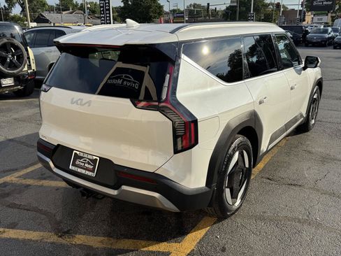 Used 2024 Kia EV9 Wind AWD/4WD image 10