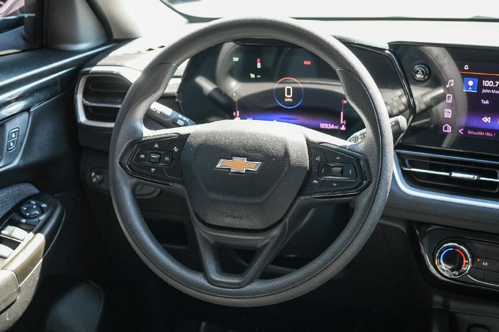 Used 2025 Chevrolet TrailBlazer LT FWD image 14