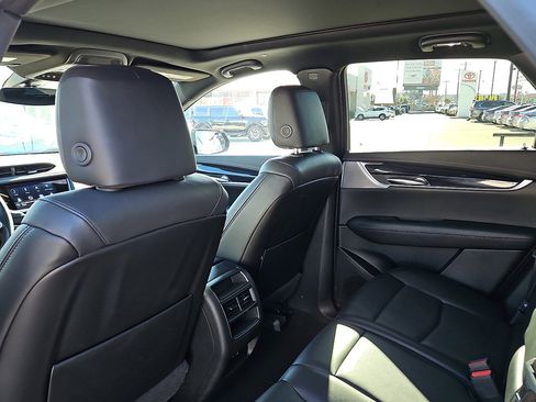 Used 2025 Cadillac XT5 Premium Luxury image 9