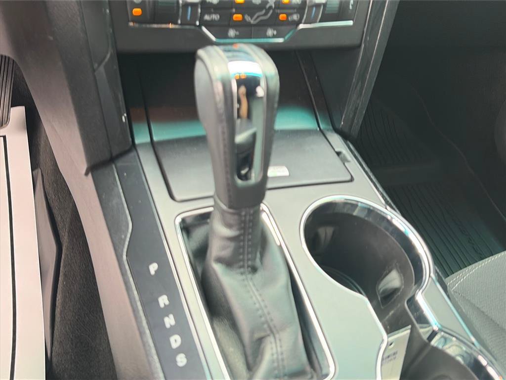 Used 2017 Ford Explorer XLT w/ Equipment Group 201A FWD image 13