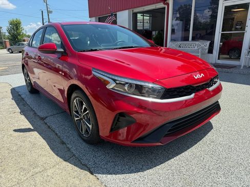 Used 2023 Kia Forte LXS FWD image 2