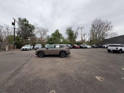 Used 2025 Nissan Rogue SV AWD/4WD image 12