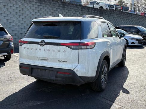 Used 2024 Nissan Pathfinder SV image 6
