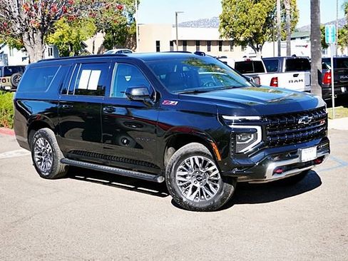 Used 2025 Chevrolet Suburban Z71 image 3