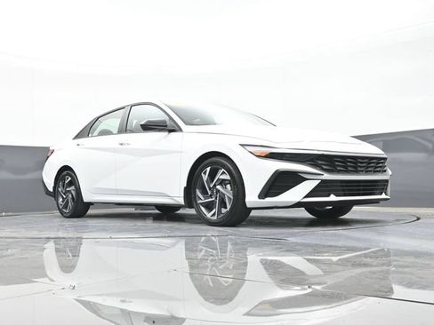 Used 2025 Hyundai Elantra Sport FWD image 52