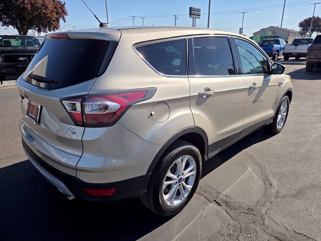 Used 2017 Ford Escape SE AWD/4WD image 3