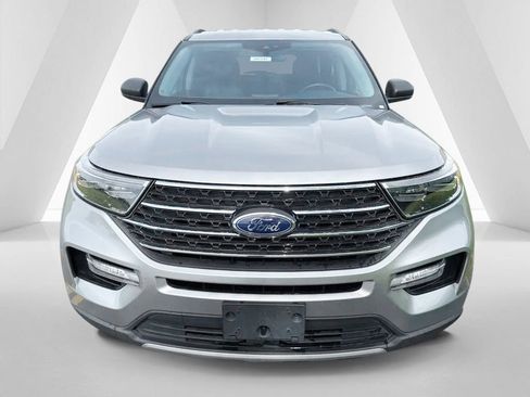 Used 2023 Ford Explorer XLT w/ Equipment Group 202A AWD/4WD image 2