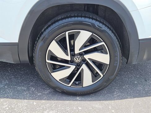 Used 2025 Volkswagen Atlas SE FWD image 28