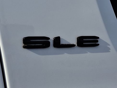 Certified 2023 GMC Acadia SLE w/ Driver Convenience Package image 33