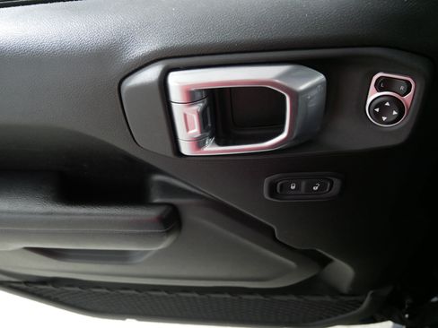 Used 2024 Jeep Wrangler Unlimited Rubicon AWD/4WD image 19