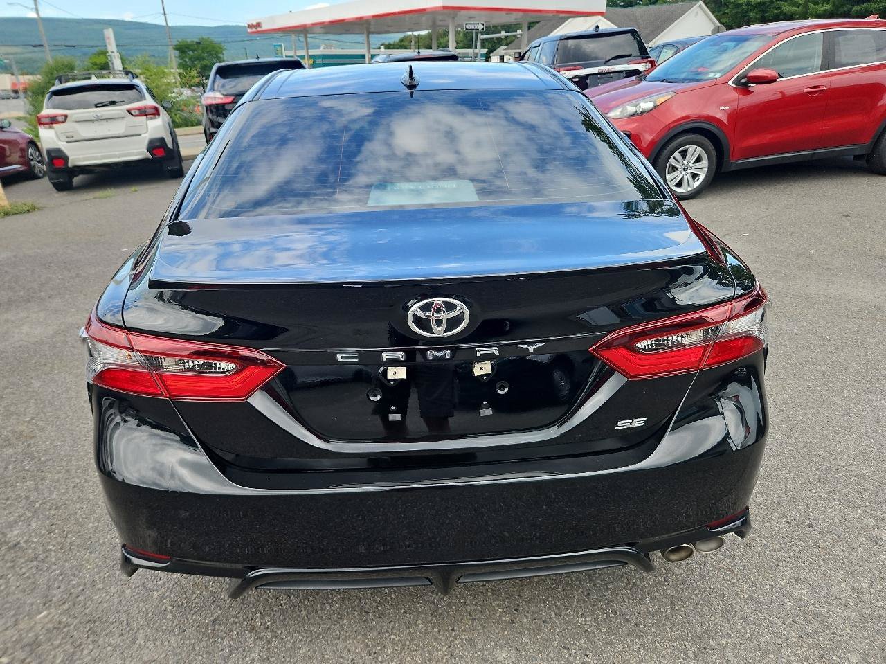 Used 2023 Toyota Camry SE FWD image 4