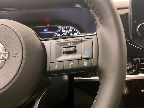 Certified 2025 Nissan Pathfinder SL image 19