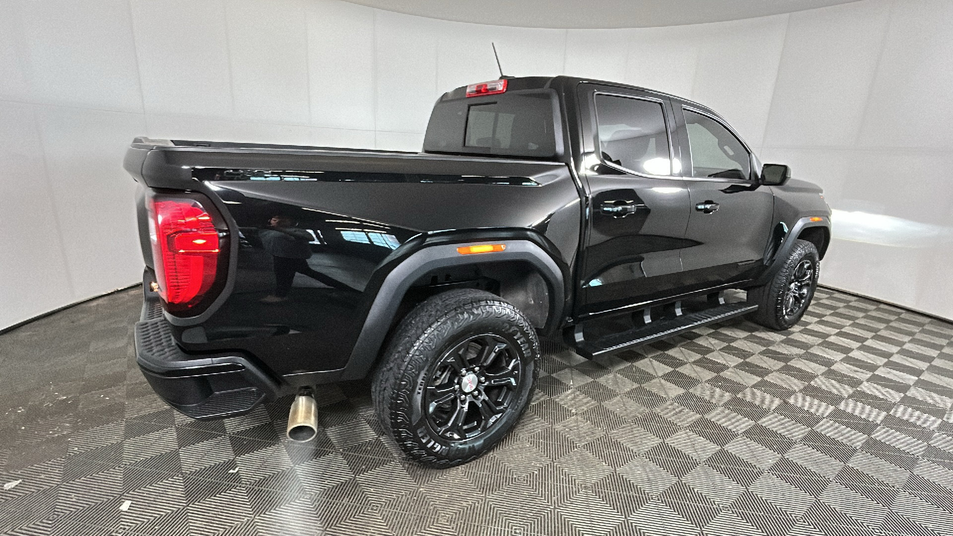 Used 2024 GMC Canyon Elevation w/ Convenience Package AWD/4WD image 3
