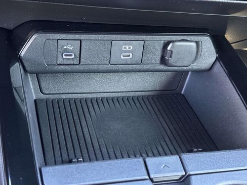 Used 2025 Toyota Prius LE image 8