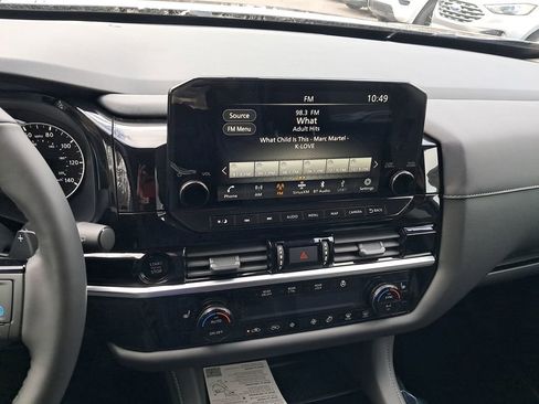 New 2025 Nissan Pathfinder SL w/ SL Premium Package image 18