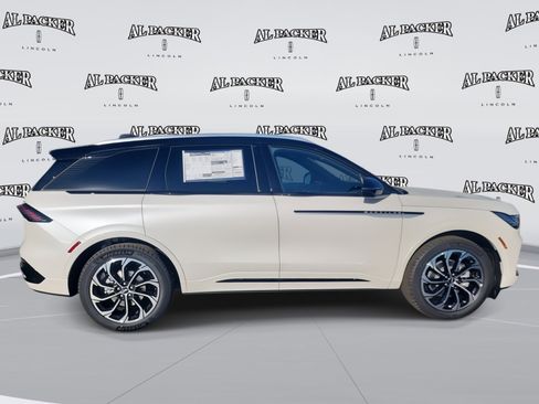 New 2026 Lincoln Nautilus Reserve image 6